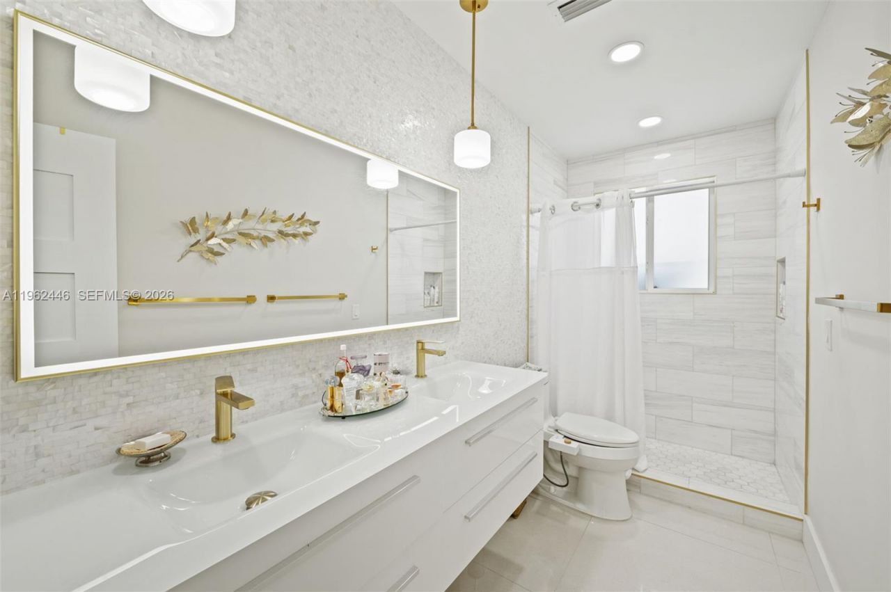 16140 Aberdeen Way, Miami Lakes, FL 33014 Photo