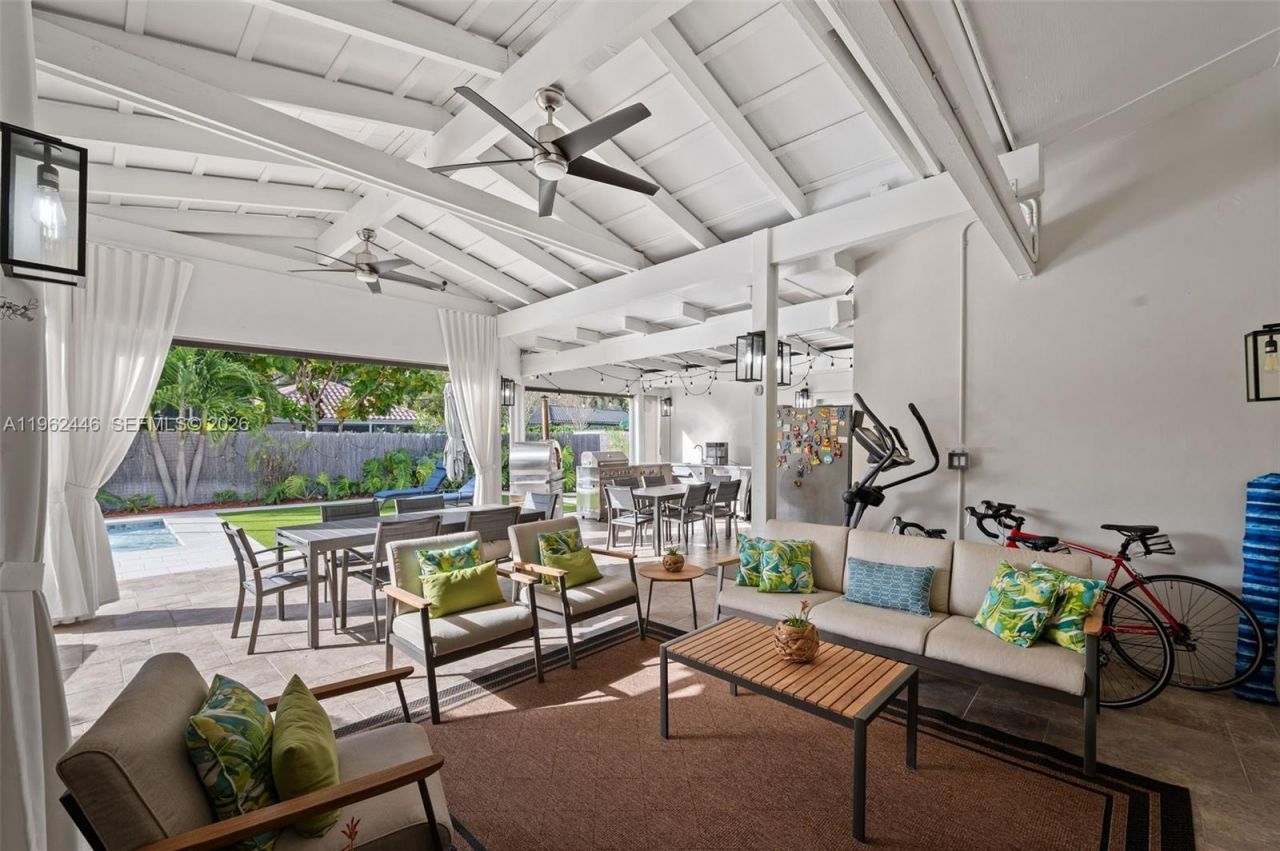 16140 Aberdeen Way, Miami Lakes, FL 33014 Photo