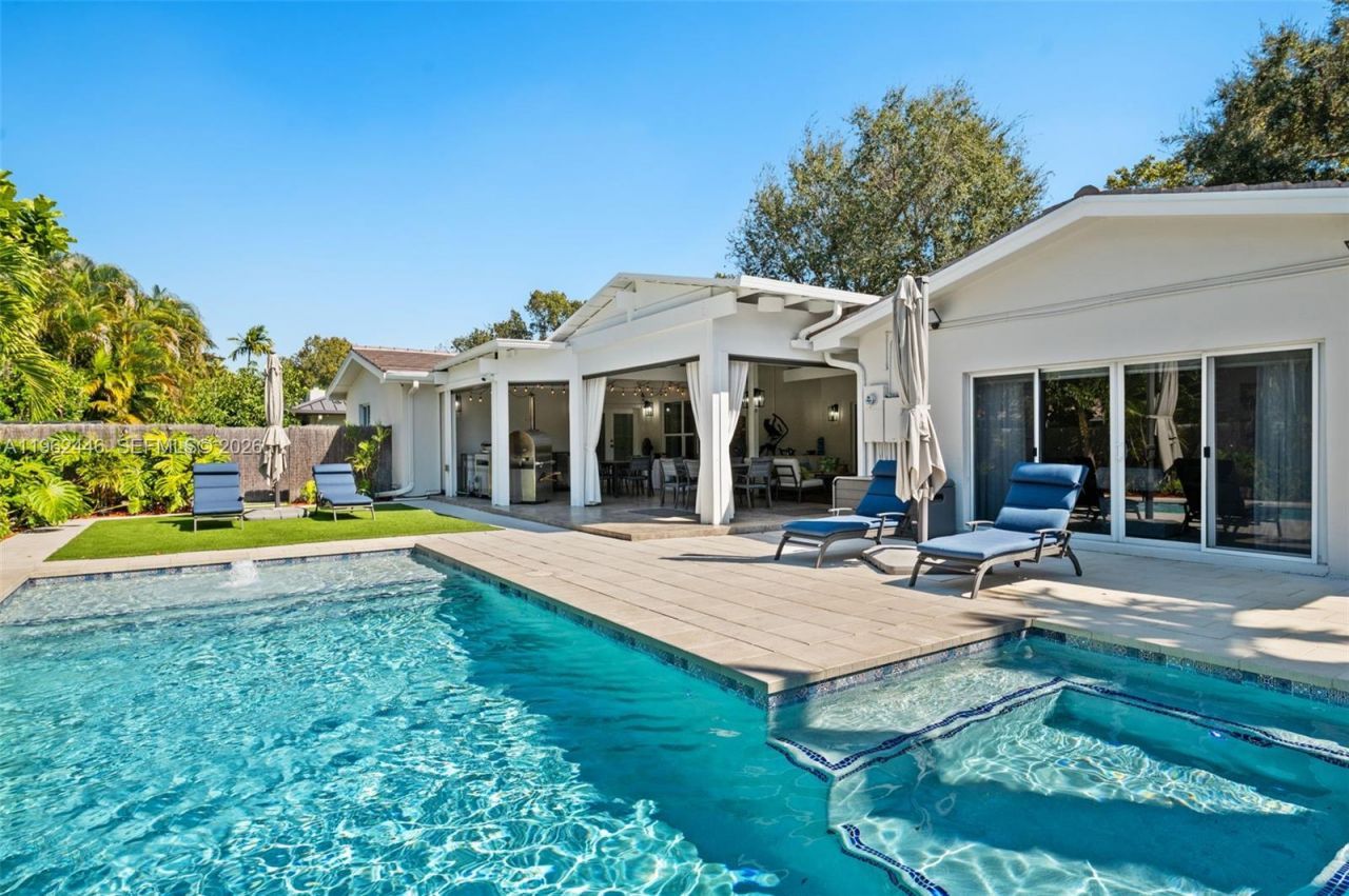 16140 Aberdeen Way, Miami Lakes, FL 33014 Photo