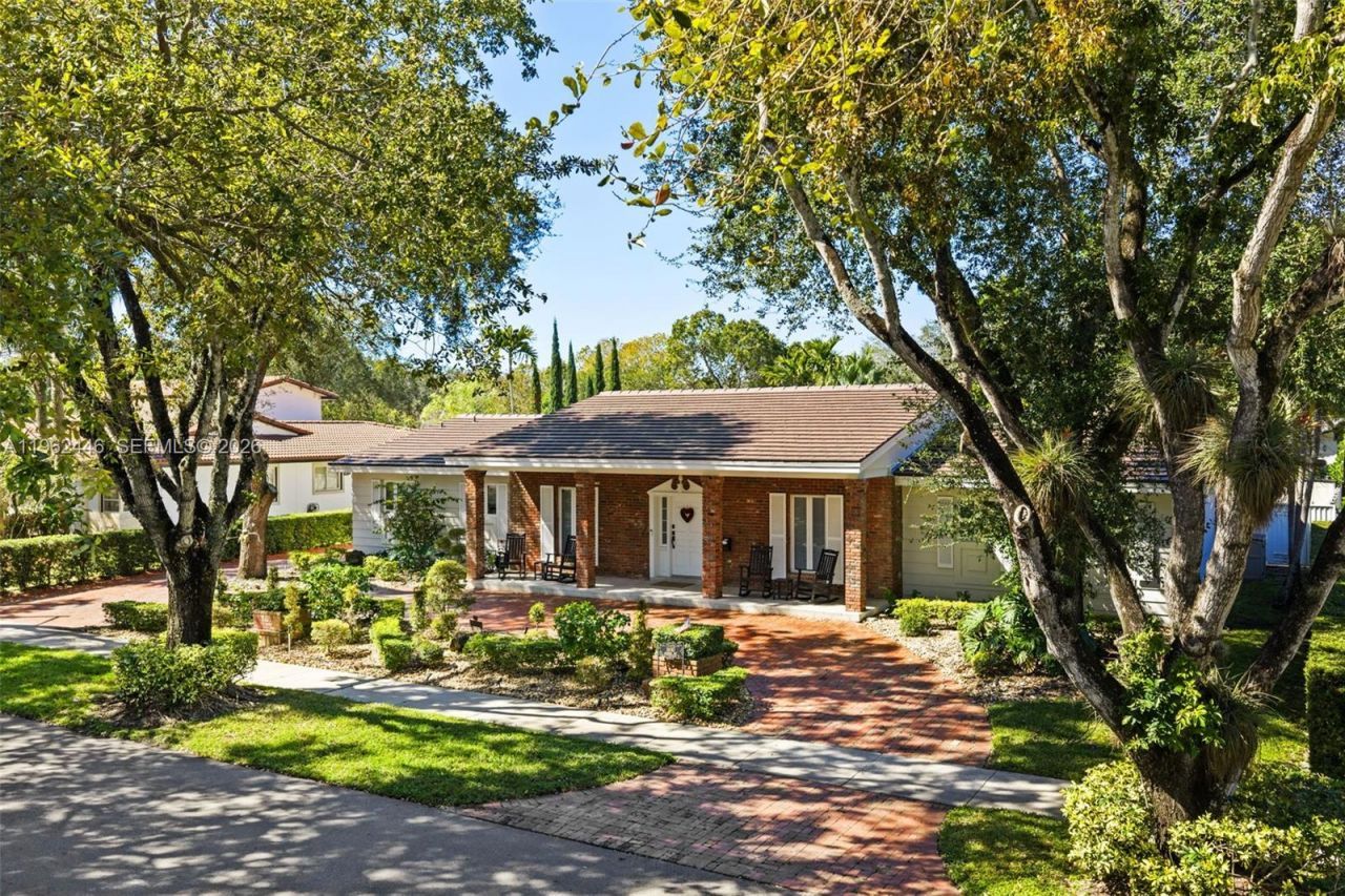 16140 Aberdeen Way, Miami Lakes, FL 33014 Photo