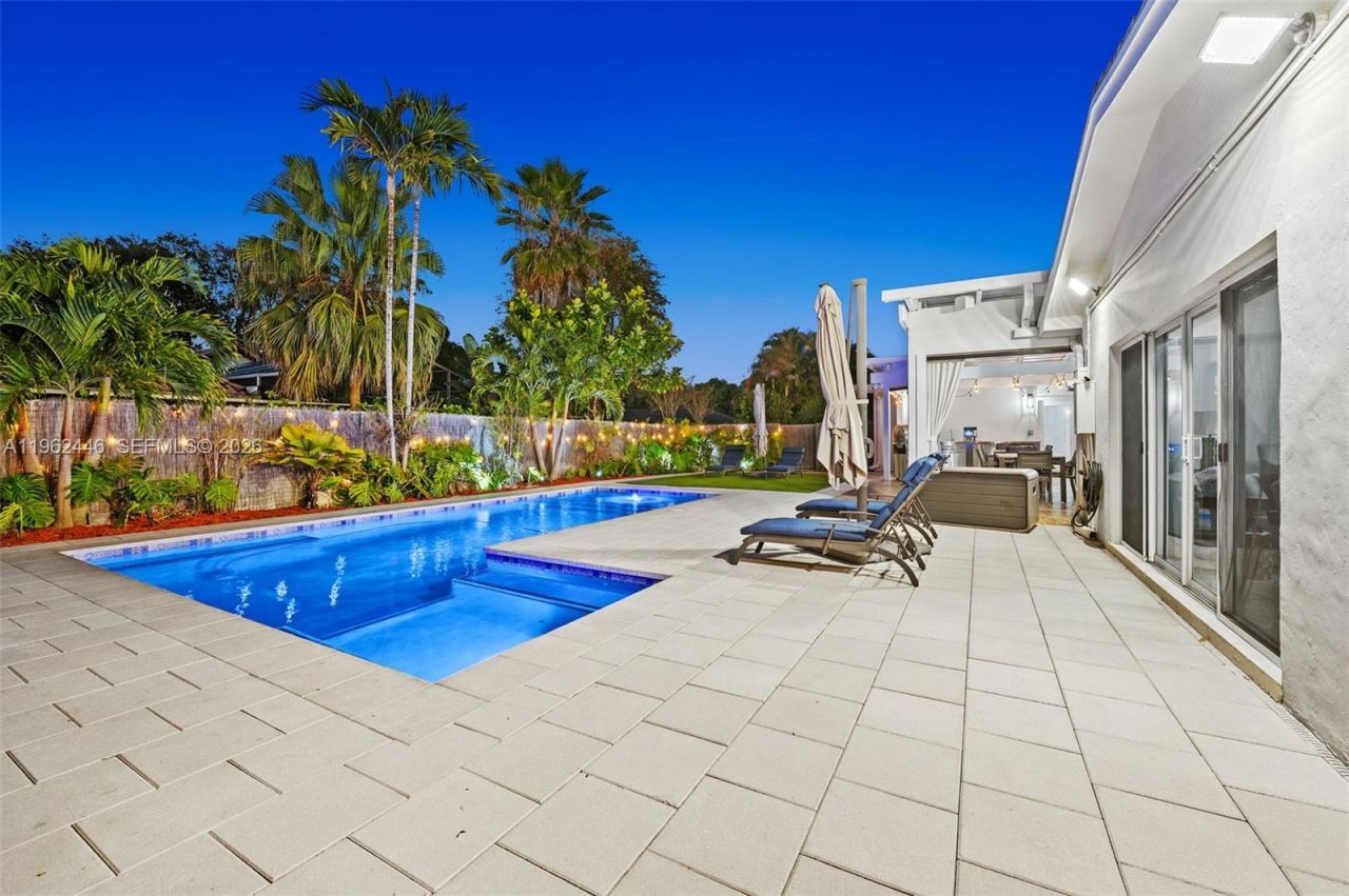 16140 Aberdeen Way, Miami Lakes, FL 33014 Photo