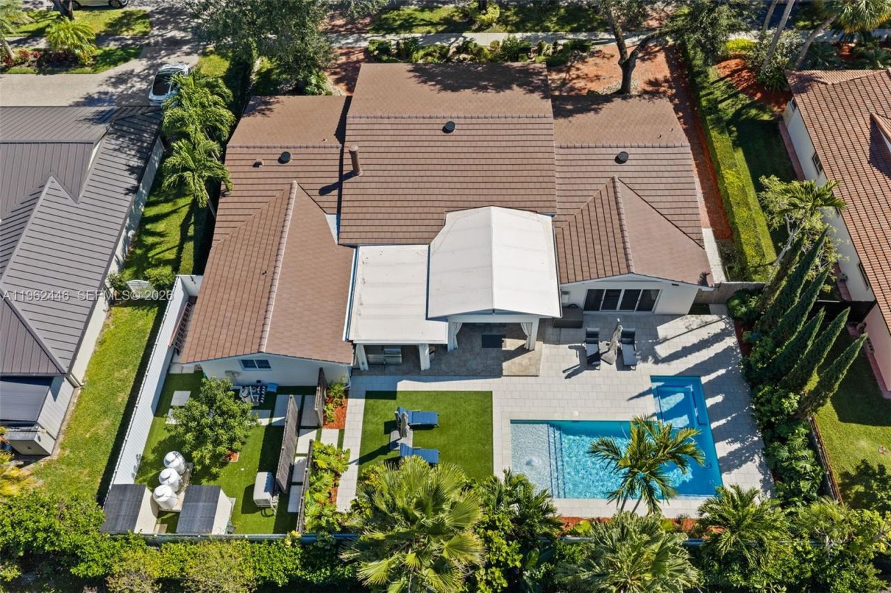 16140 Aberdeen Way, Miami Lakes, FL 33014 Photo