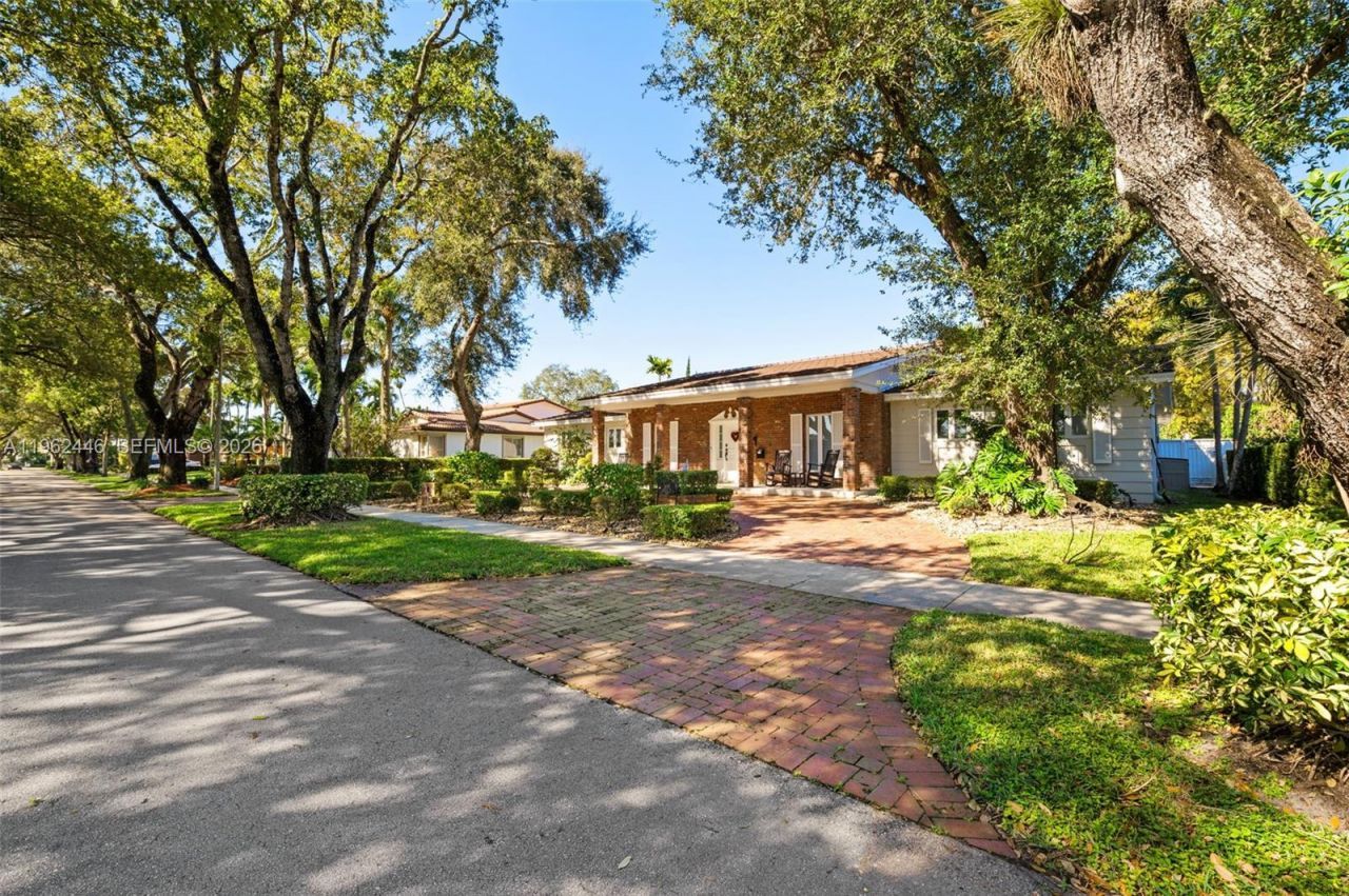 16140 Aberdeen Way, Miami Lakes, FL 33014 Photo