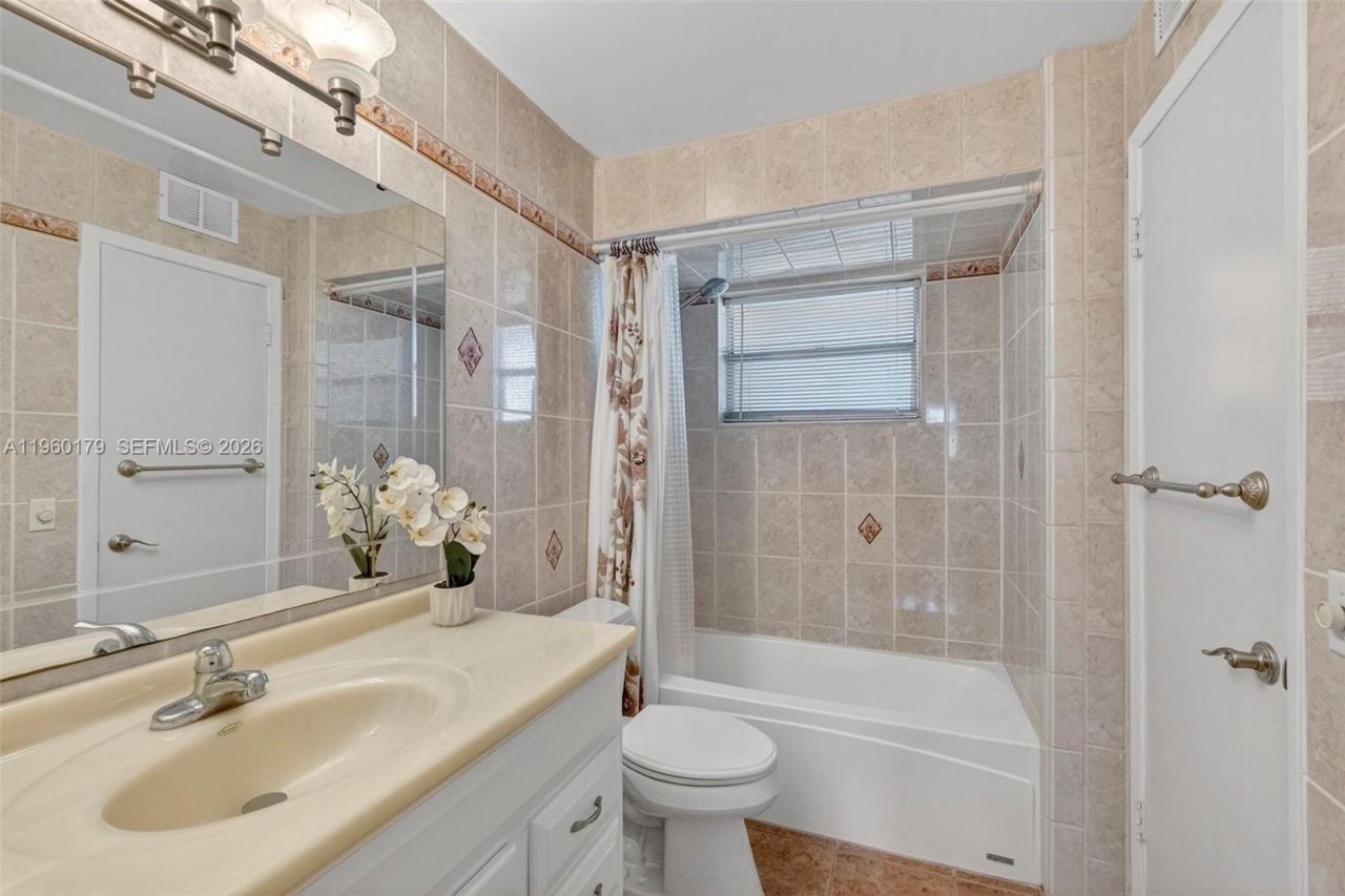 2900 NW 47th Ter, Unit 405B, Lauderdale Lakes, FL 33313 Photo