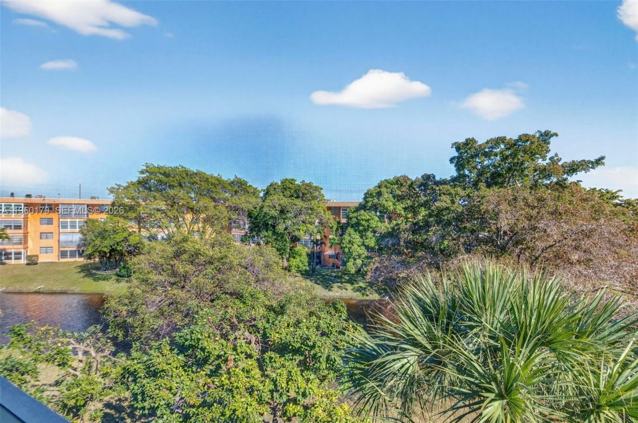 2900 NW 47th Ter, Unit 405B, Lauderdale Lakes, FL 33313 Photo