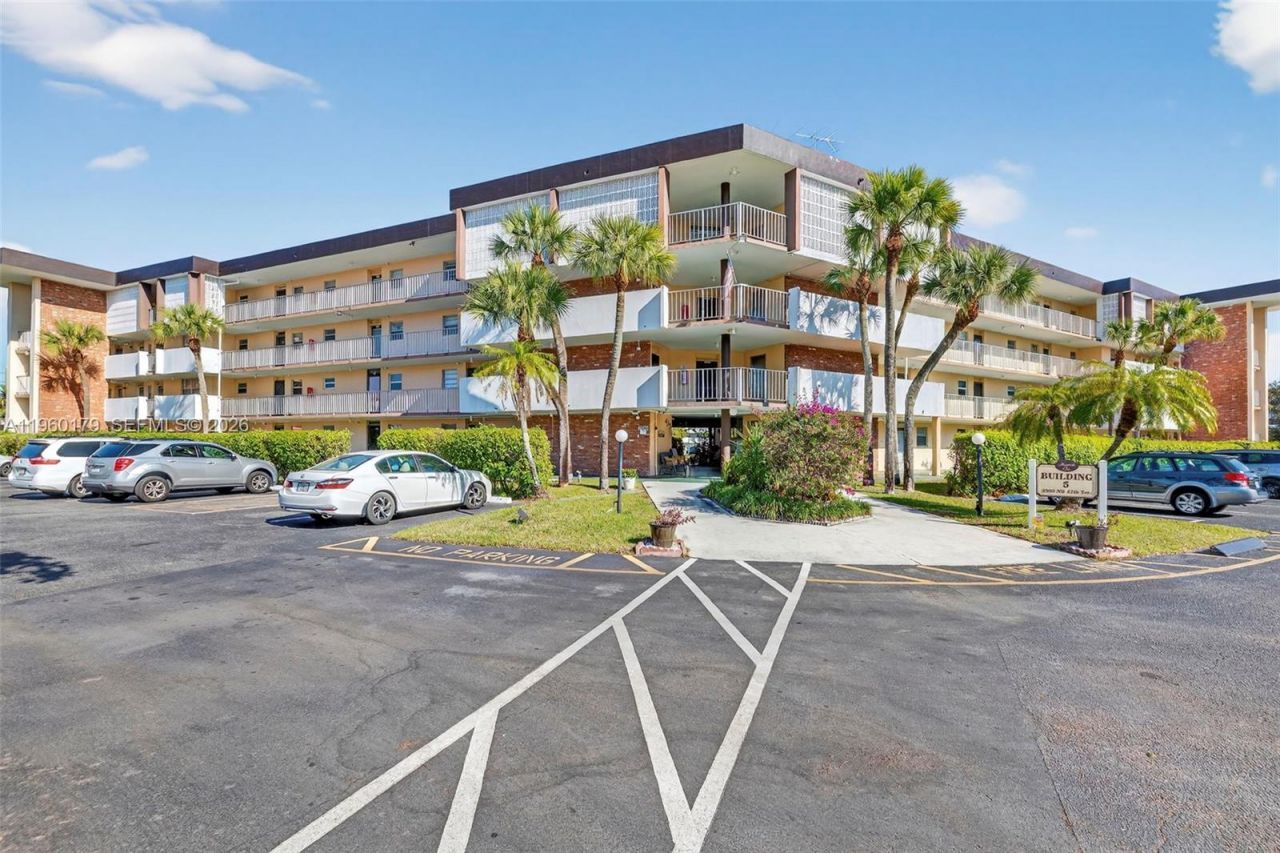 2900 NW 47th Ter, Unit 405B, Lauderdale Lakes, FL 33313 Photo
