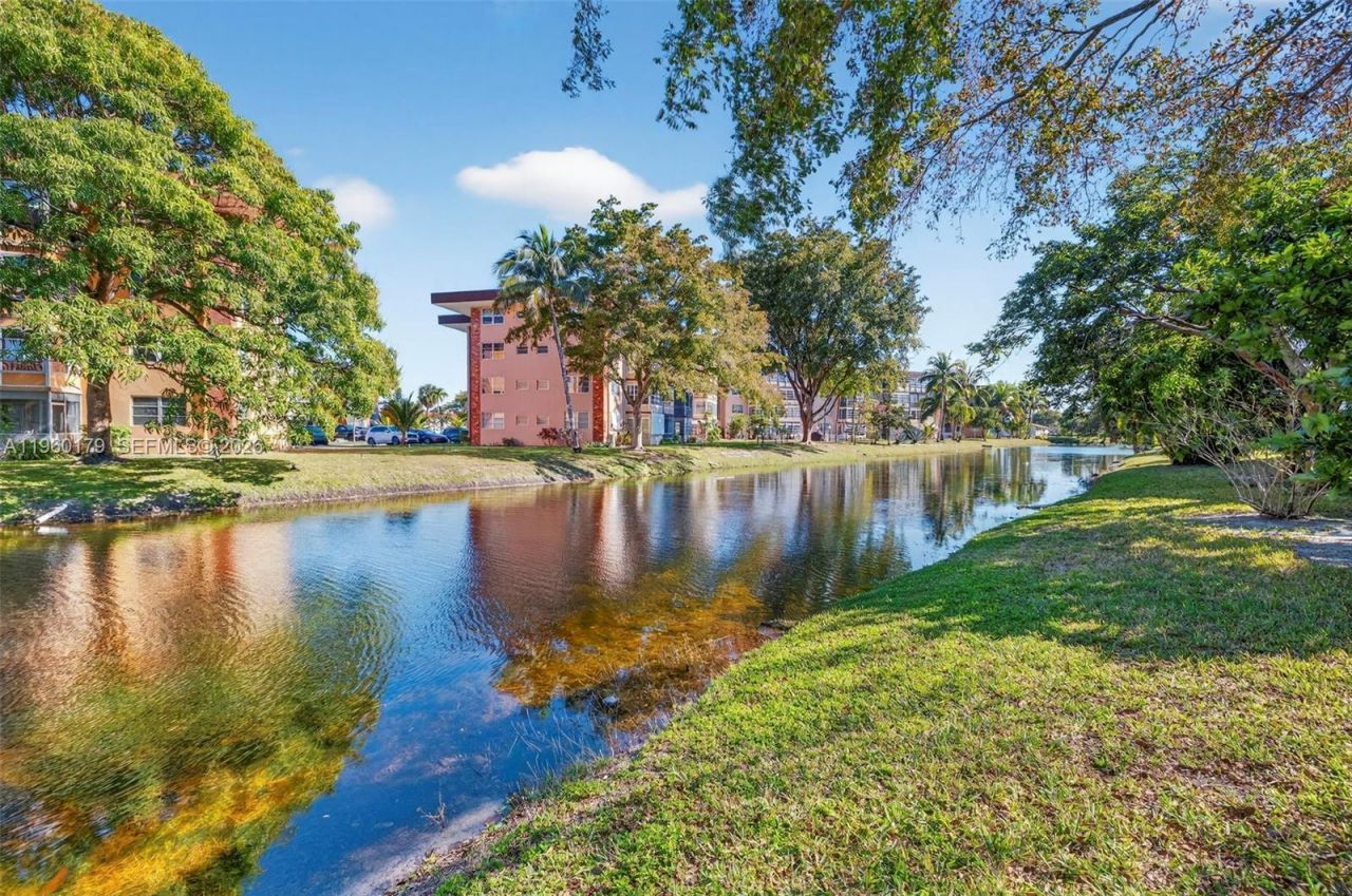 2900 NW 47th Ter, Unit 405B, Lauderdale Lakes, FL 33313 Photo