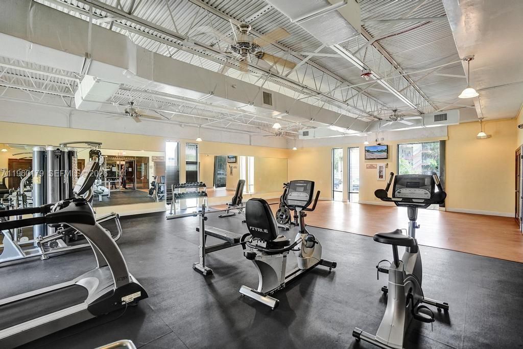 2900 NW 47th Ter, Unit 405B, Lauderdale Lakes, FL 33313 Photo