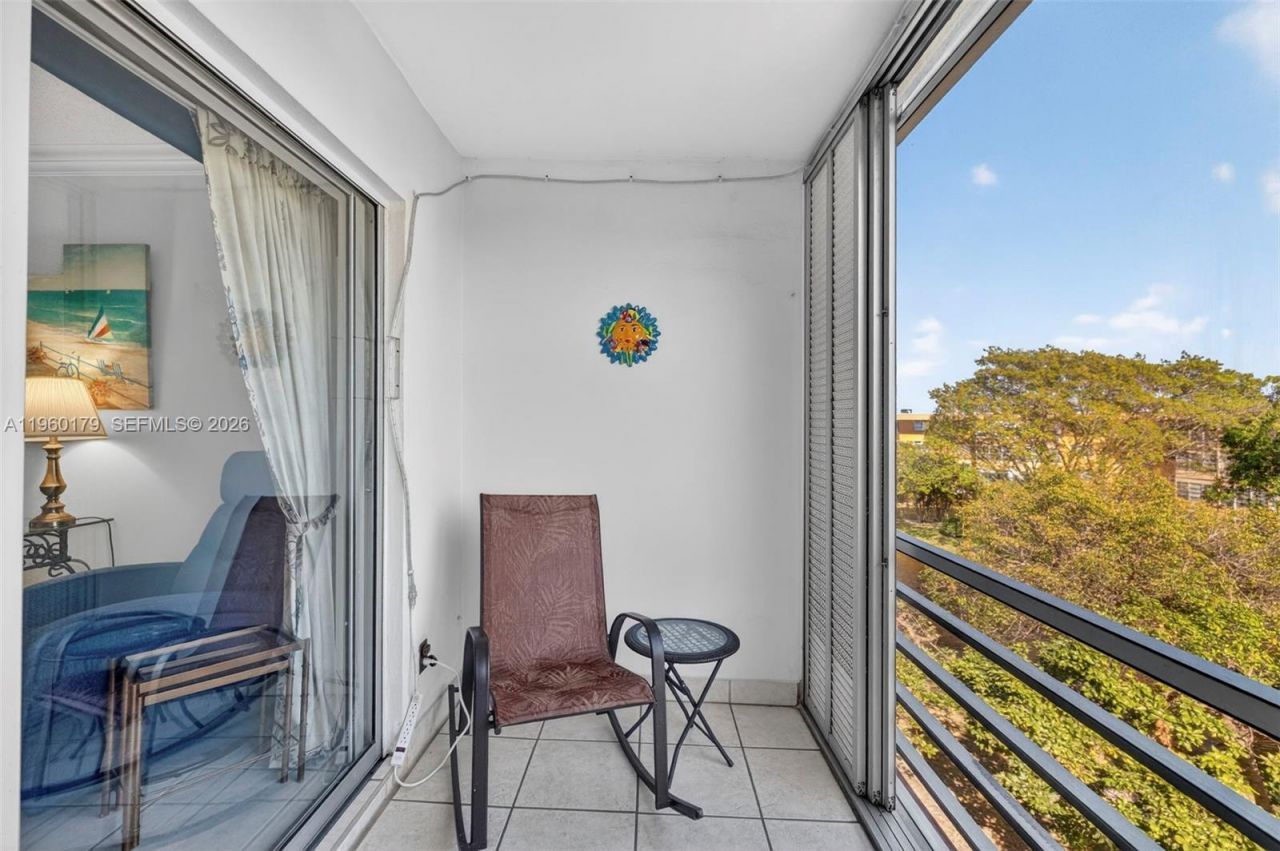 2900 NW 47th Ter, Unit 405B, Lauderdale Lakes, FL 33313 Photo