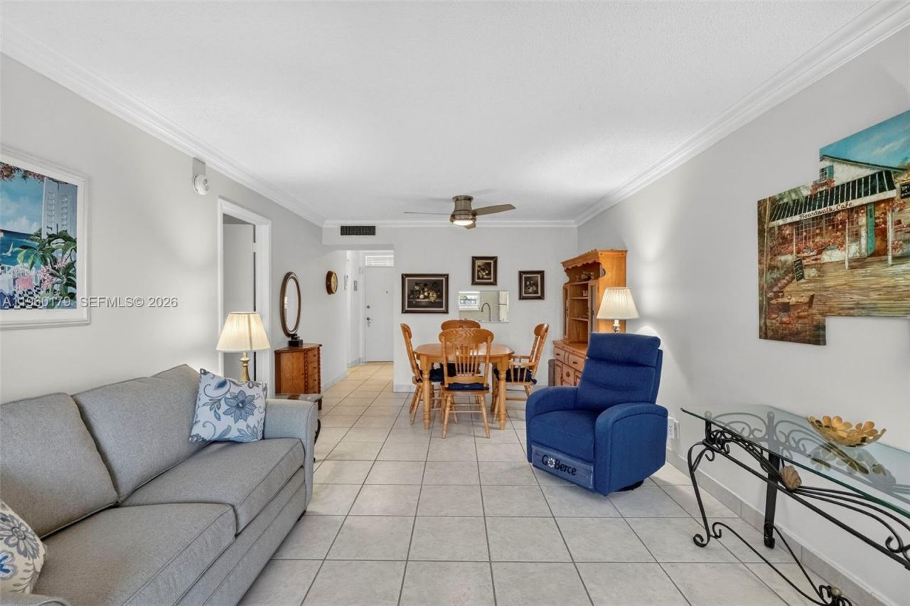 2900 NW 47th Ter, Unit 405B, Lauderdale Lakes, FL 33313 Photo