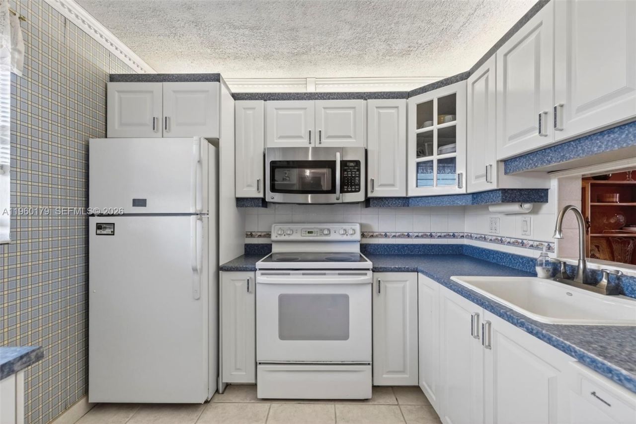 2900 NW 47th Ter, Unit 405B, Lauderdale Lakes, FL 33313 Photo