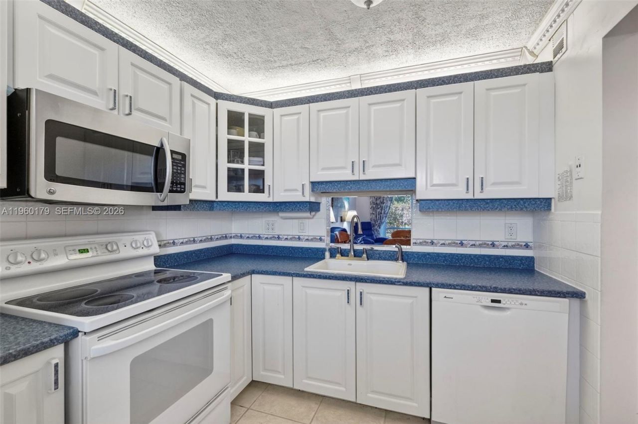 2900 NW 47th Ter, Unit 405B, Lauderdale Lakes, FL 33313 Photo