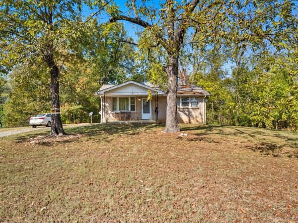 833 Grays Chapel Rd , Southside, TN 37171