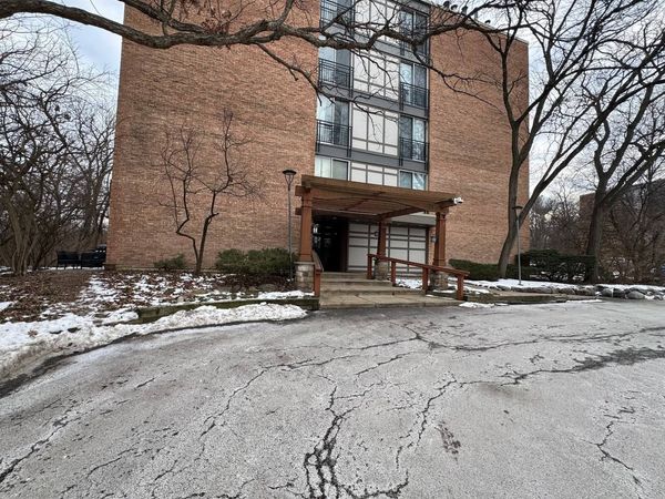 5820 Oakwood Drive, Unit 5L, Lisle, IL 60532