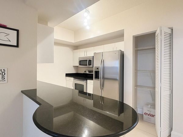 7280 SW 90th St, Unit 304, Miami, FL 33156