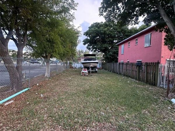2754 NW 46th St , Miami, FL 33142