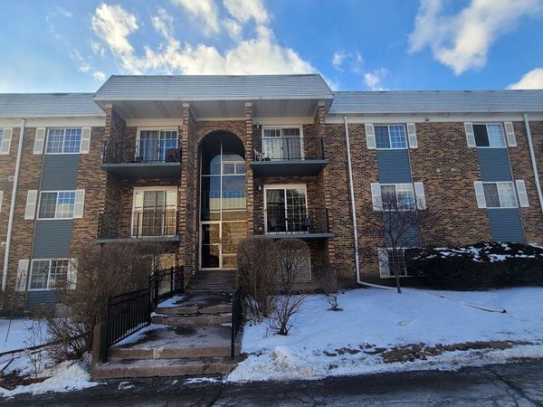 1603 N Windsor Drive, Unit 202, Arlington Heights, IL 60004