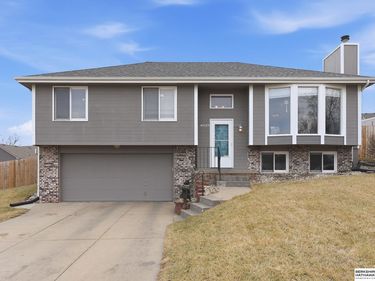 4025 N 212 Street, Omaha, NE 68022