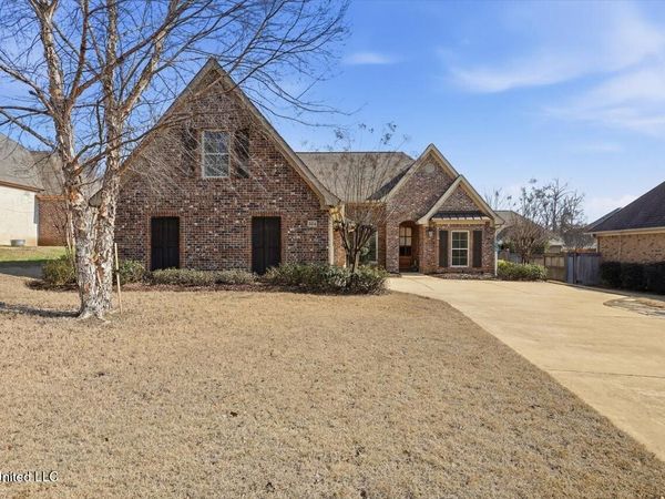 204 Village Place, Pearl, MS 39208