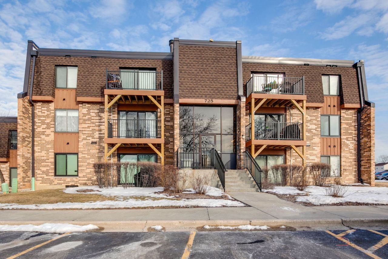 725 Limerick Lane, Unit 2D, Schaumburg, IL 60193 Main Photo