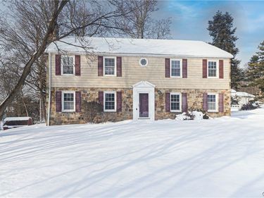 5 Glencrest Blvd, New Hartford, NY 13413