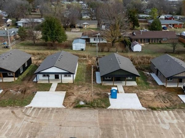 213 S 6th Avenue, Stroud, OK 74079