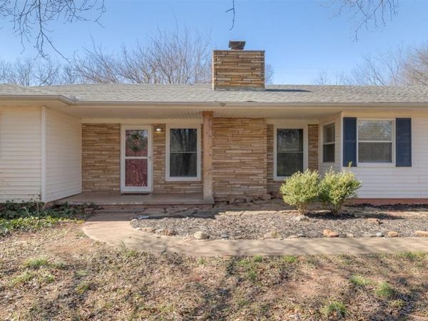 321 Landsaw Drive, Chandler, OK 74834