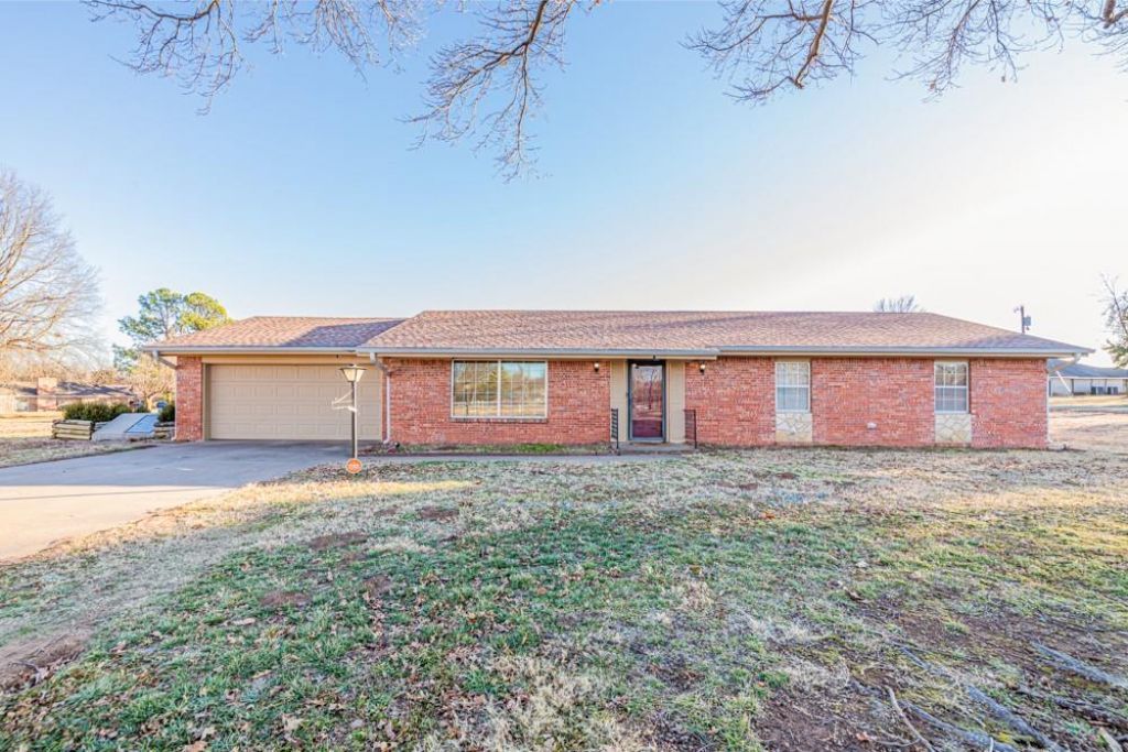 1211 E 13th Street, Cushing, OK 74023 Main Photo