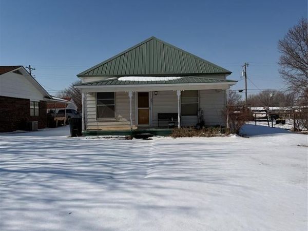 205 N Maple Street, Seiling, OK 73663