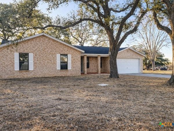 2950 W Fm 884, Yorktown, TX 78164