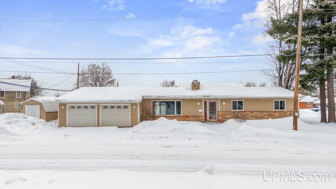201 Cleveland Avenue, Kingsford, MI 49802 Main Photo
