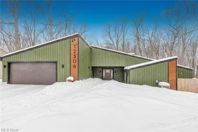 12306 The Bluffs, Strongsville, OH 44136 Main Photo