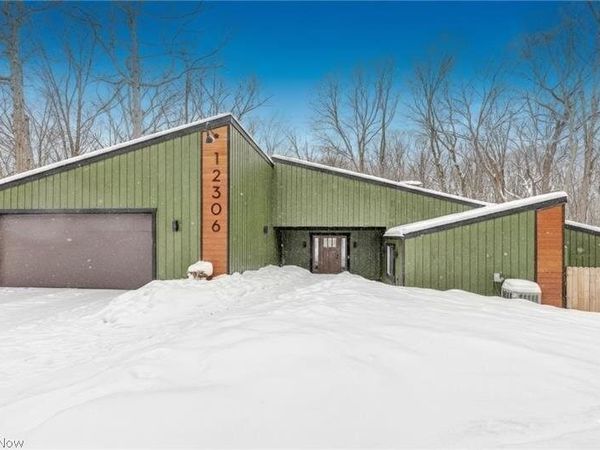 12306 The Bluffs, Strongsville, OH 44136