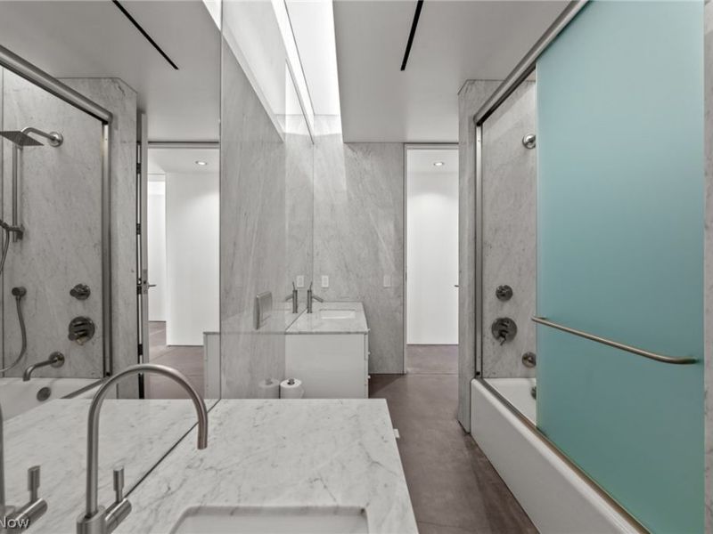 2067 Random Road, Cleveland, OH 44106 Photo 32