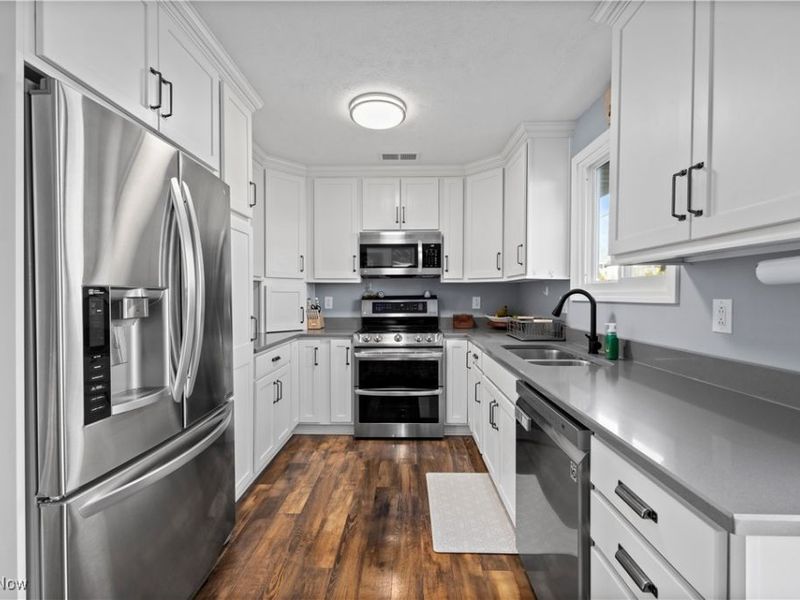 5611 Independence Drive, Lorain, OH 44053 Photo 10