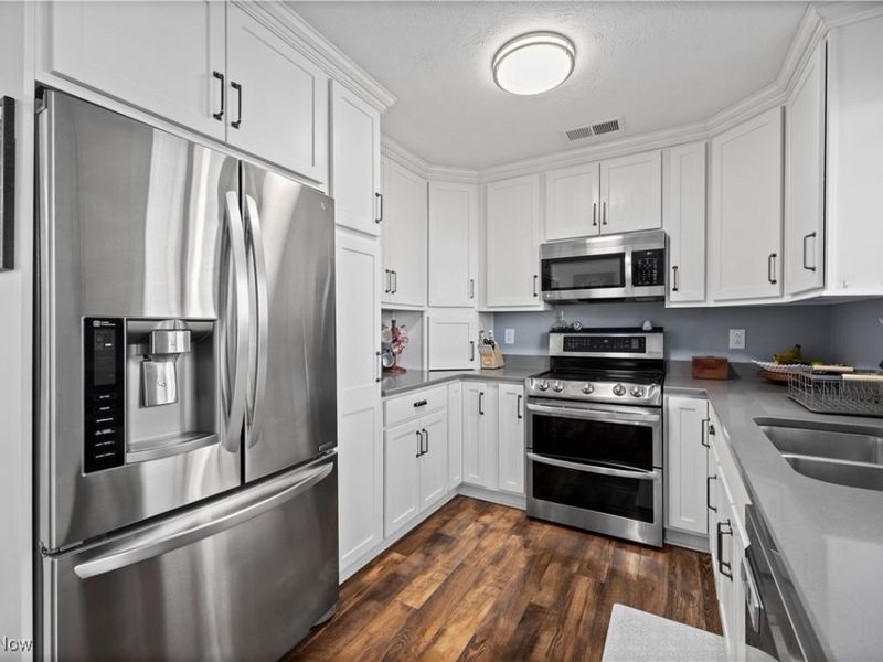 5611 Independence Drive, Lorain, OH 44053 Photo 11