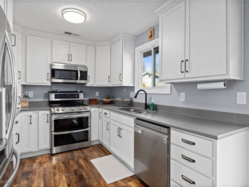 5611 Independence Drive, Lorain, OH 44053 Photo 9