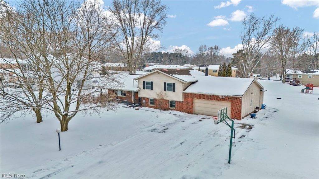 477 Deborah Drive, New Franklin, OH 44319 Main Photo