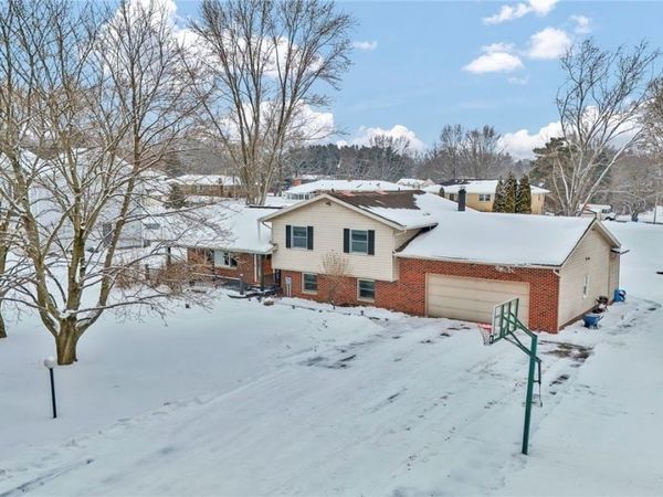 477 Deborah Drive, New Franklin, OH 44319