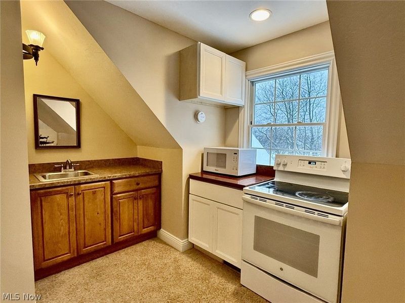 12727 GAR Highway, Unit B, Chardon, OH 44024 Photo 5