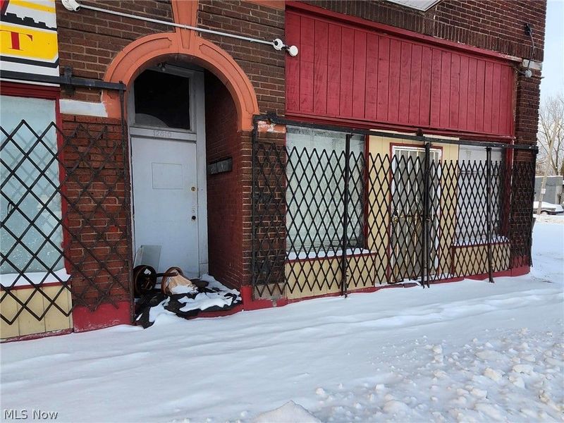 12808 Shaw Avenue, Cleveland, OH 44108 Photo 2