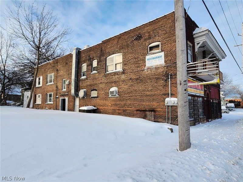 12808 Shaw Avenue, Cleveland, OH 44108 Photo 3