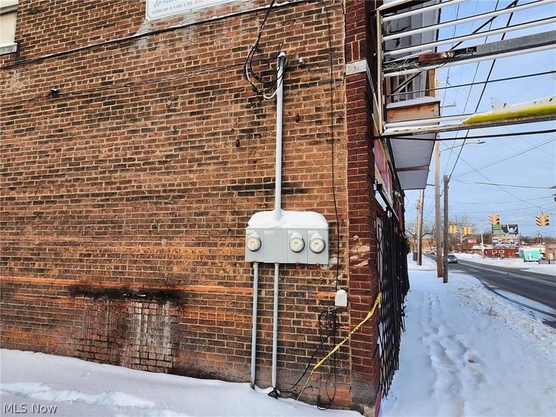 12808 Shaw Avenue, Cleveland, OH 44108 Photo 6