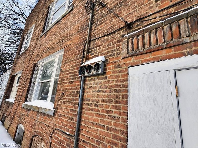 12808 Shaw Avenue, Cleveland, OH 44108 Photo 8