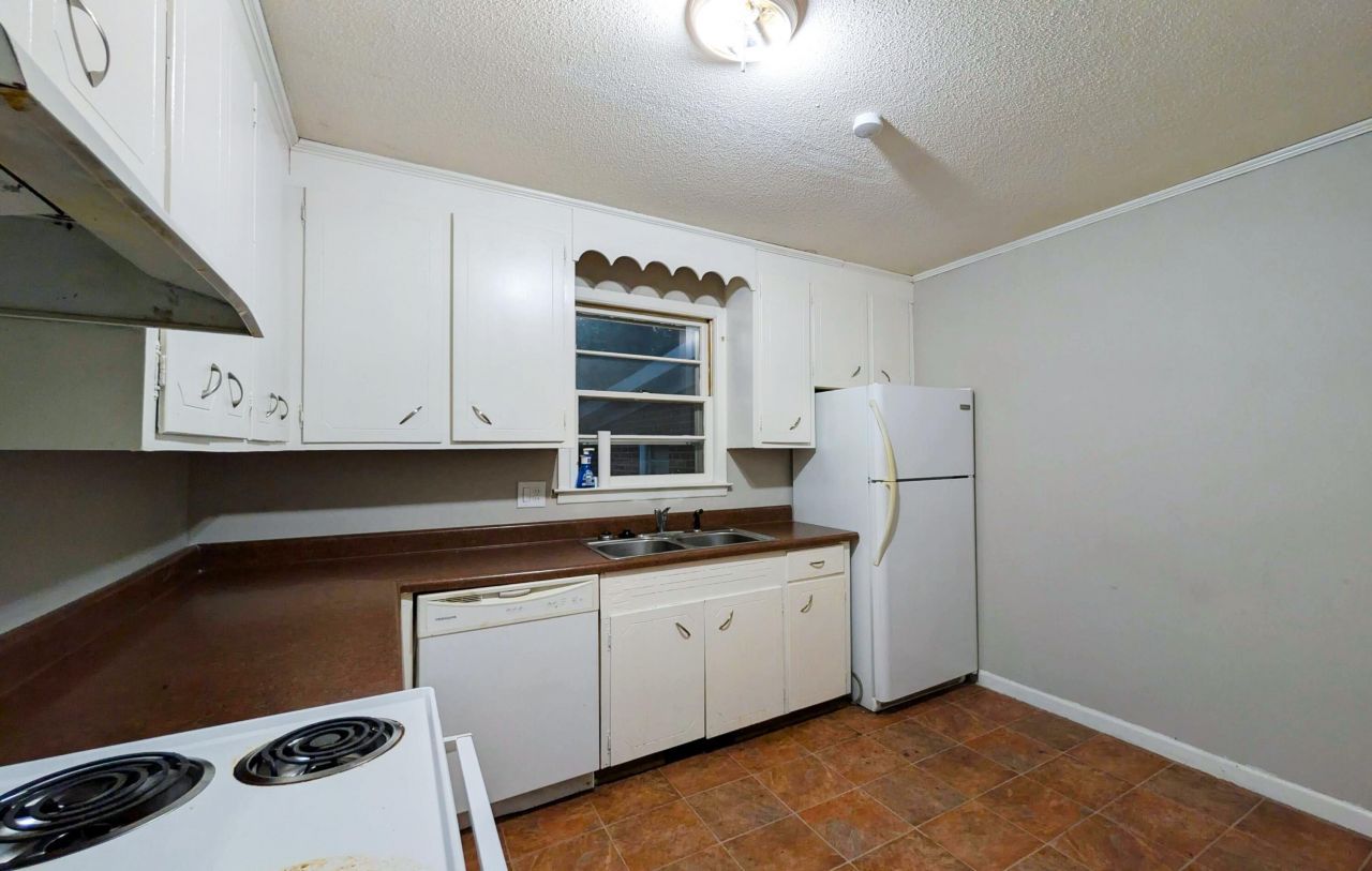 10574 Dorchester Road Photo 7