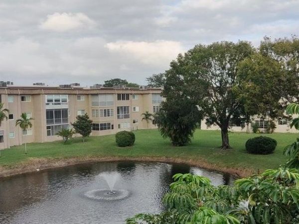 715 Lori Drive, Unit 308, Palm Springs, FL 33461