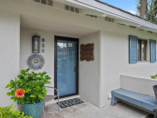 835 Club Drive, Palm Beach Gardens, FL 33418