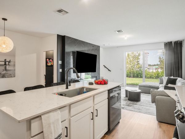 852 SE Grovebush Lane, Port Saint Lucie, FL 34984