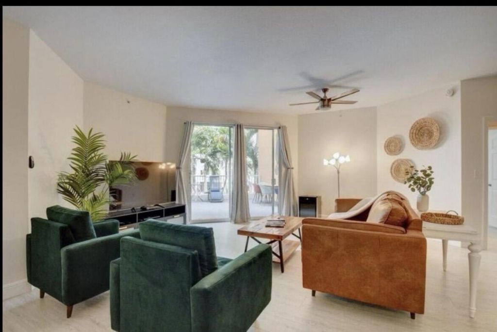 802 W Windward Way, Unit 216, Lantana, FL 33462 Photo