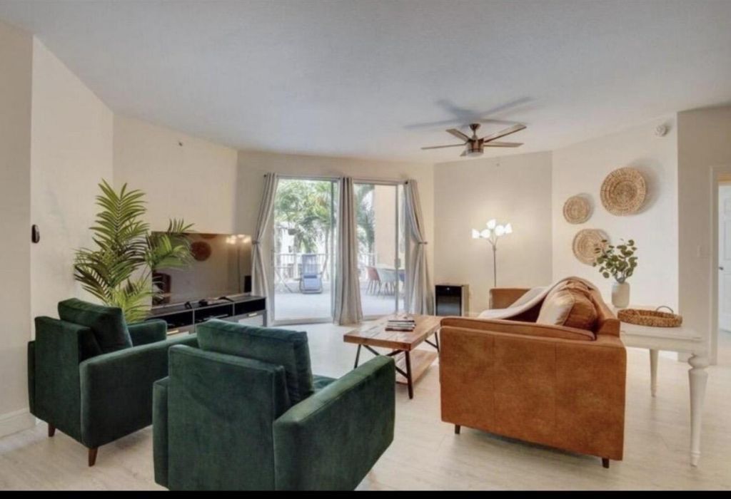 802 W Windward Way, Unit 216, Lantana, FL 33462 Photo